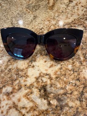 Diff Eyewear Cat Eye Sunglasses in Tortoiseshell and Black